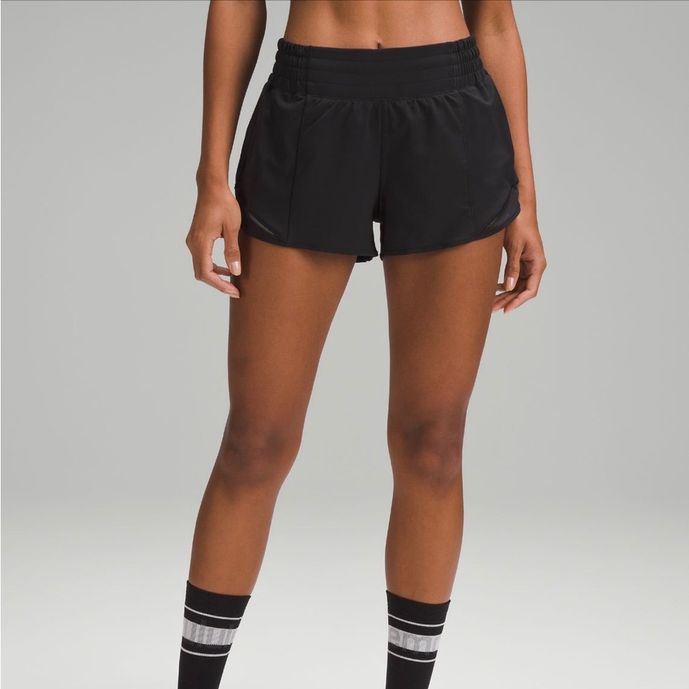 Lululemon Hotty Hot High Rise 2.5 inch shorts (Black/Size 2)